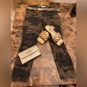 Camo print jeans size 0 💚